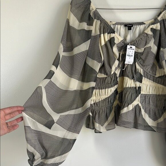 Express Smocked Blouse in Cream and Black - S - Picture 5 of 7